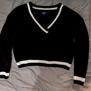 Black Forever 21 Sweater (Size Small)